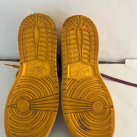 Kids Air Jordan 1 Highs - Picture 4 of 4